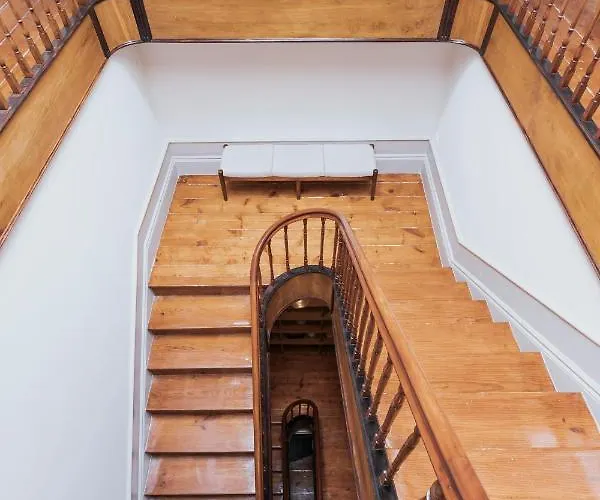 Gallery Townhouse & 4* Oporto