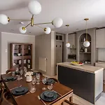 Gallery Townhouse & 4*