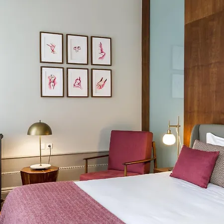 Gallery Townhouse & 4*