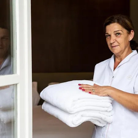 Gallery Townhouse & 4*