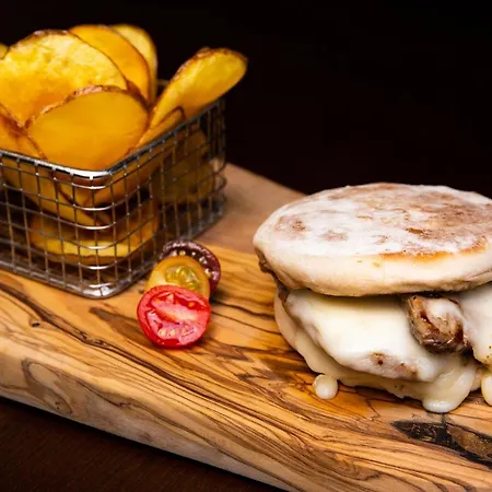 Gallery Townhouse & Affittacamere Oporto