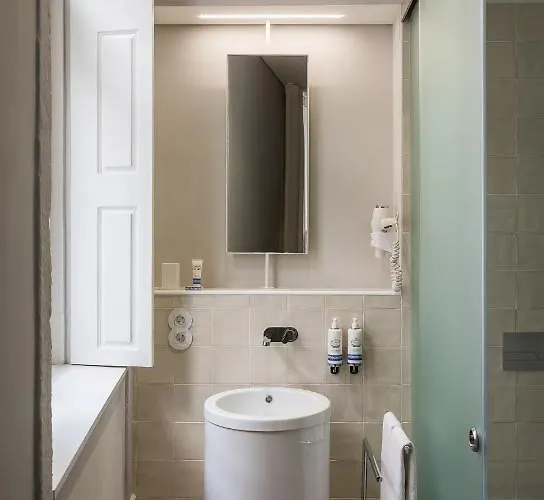 Gallery Townhouse & 4* Porto